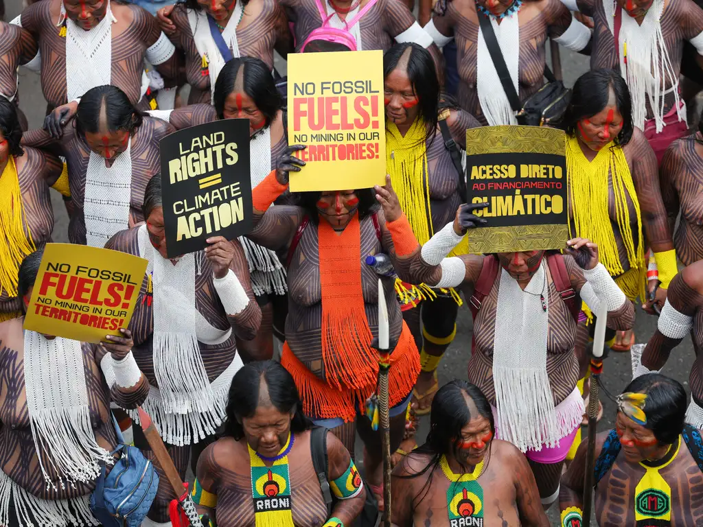 Milhares de indígenas marcham em Brasília em defesa de seus direitos