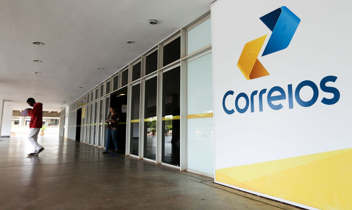 Correios será retirado do Programa Nacional de Desestatização