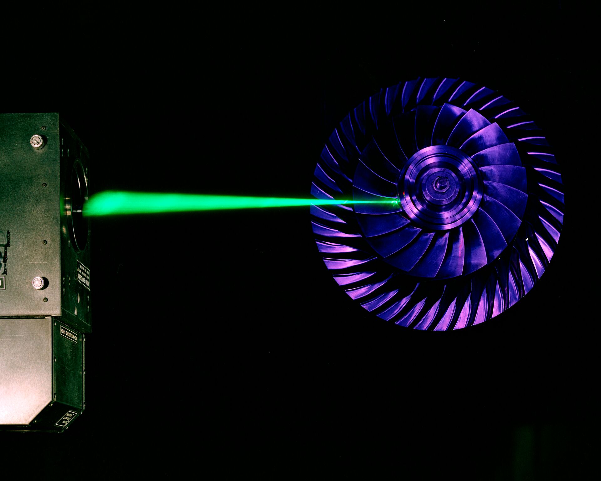 A invenção do laser completa cinquenta anos
