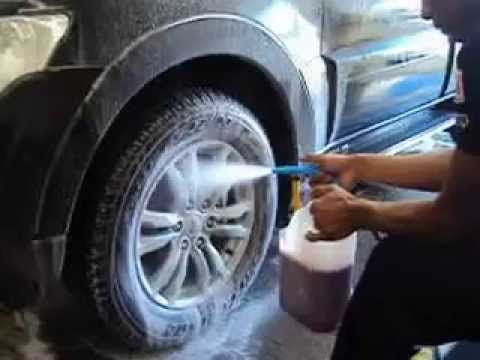 Resíduos sólidos e líquidos descartados em lava-jatos