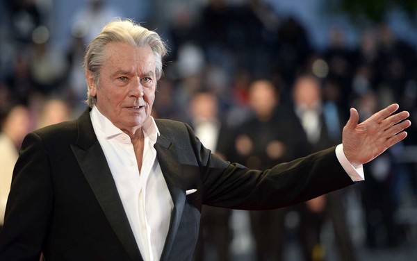 ALAIN DELON CORRE RISCO DE VIDA