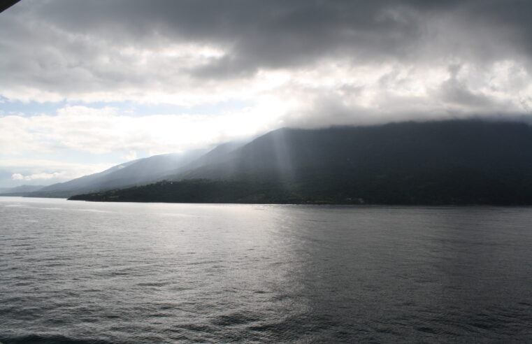 JANELAS, PORTAS E DITADOS