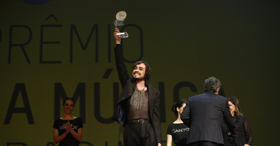 Forte e firme feito um touro – Johnny Hooker