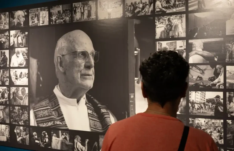 Exposição em SP homenageia padre Júlio e pessoas em situação de rua