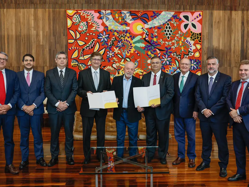 Lula indica Flávio Dino para vaga no STF e Paulo Gonet para PGR