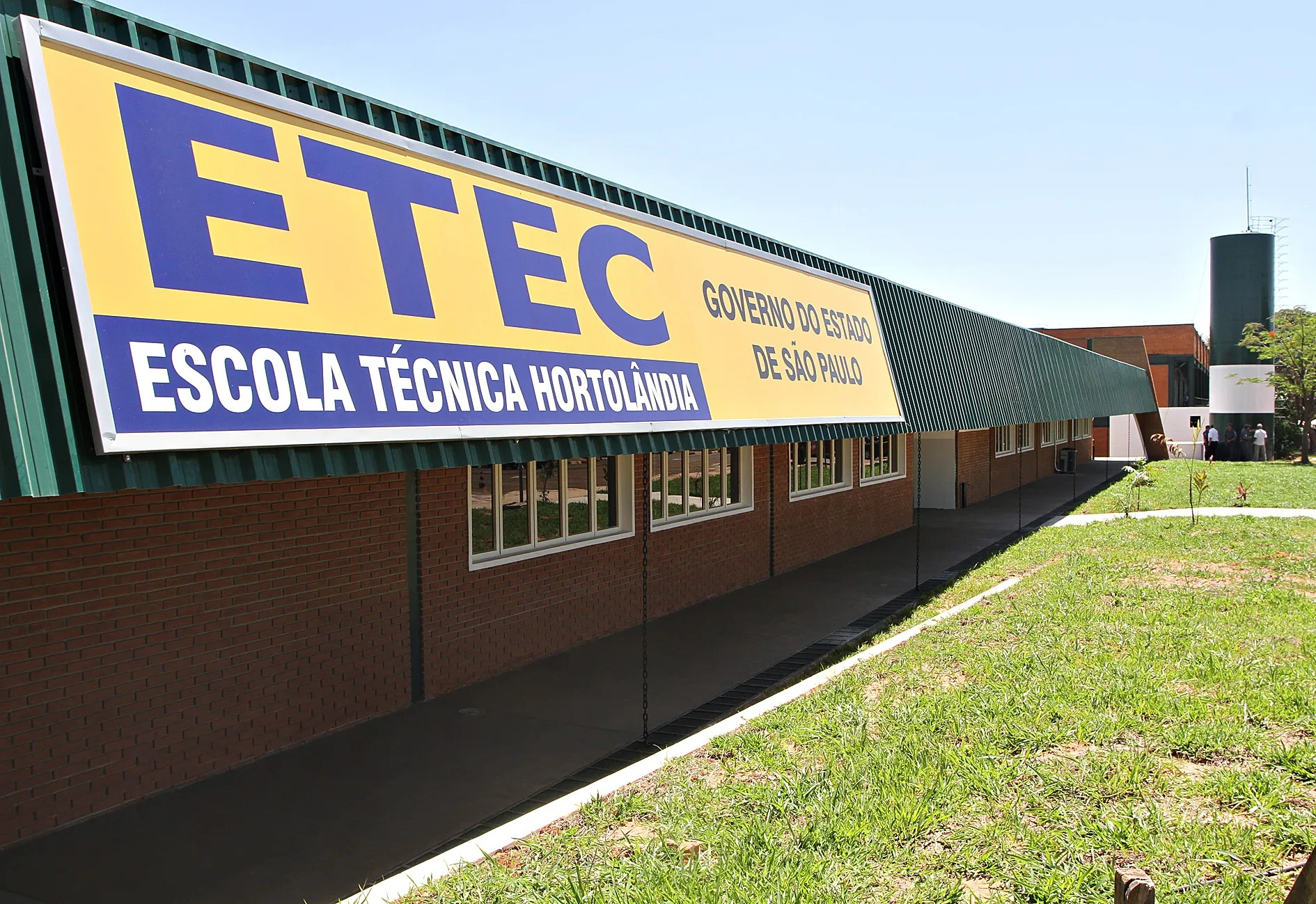 ESCOLAS TÉCNICAS – UM BOM COMEÇO