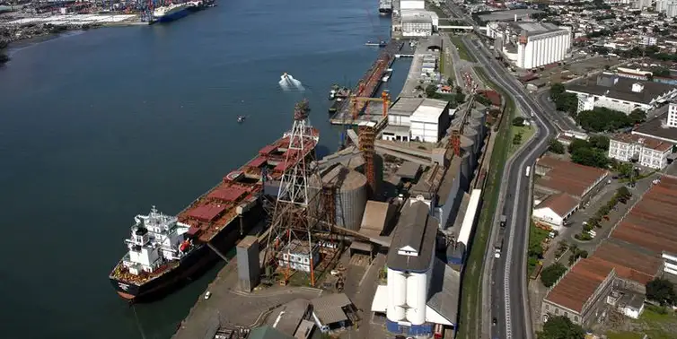 O PORTO DE SANTOS E O DESENVOLVIMENTO DO TURISMO