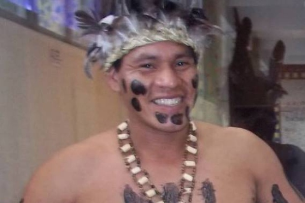 Povos indígenas e a Lei 11.645/2008: entre o colonialismo e a colonialidade, os processos de re-existência