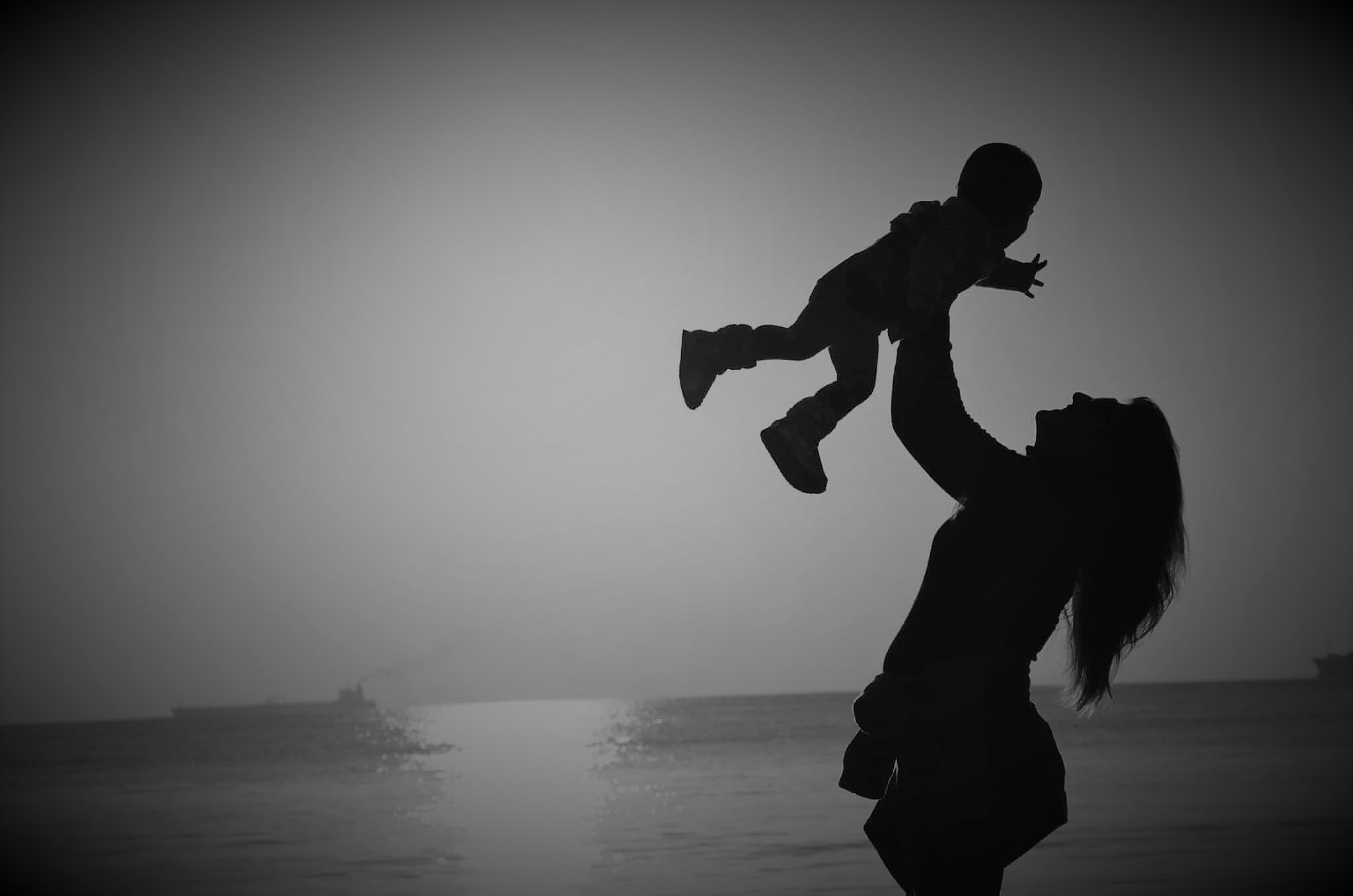 MÃE SOLTEIRA NÃO! MÃE SOLO