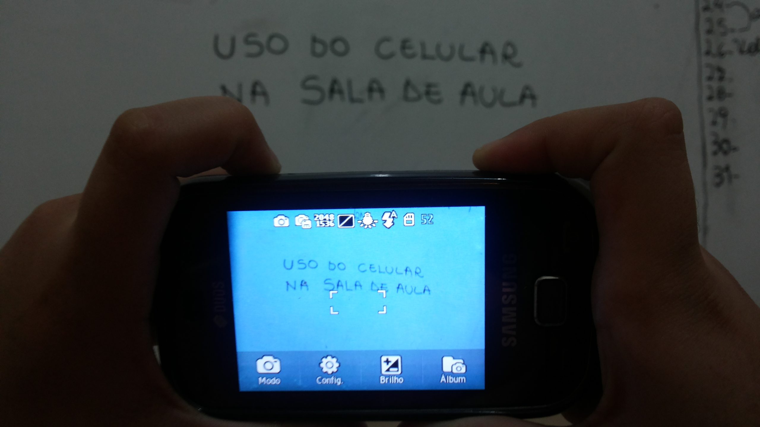 ADOLESCÊNCIA E MOBILIDADE: uso do telefone celular na escola