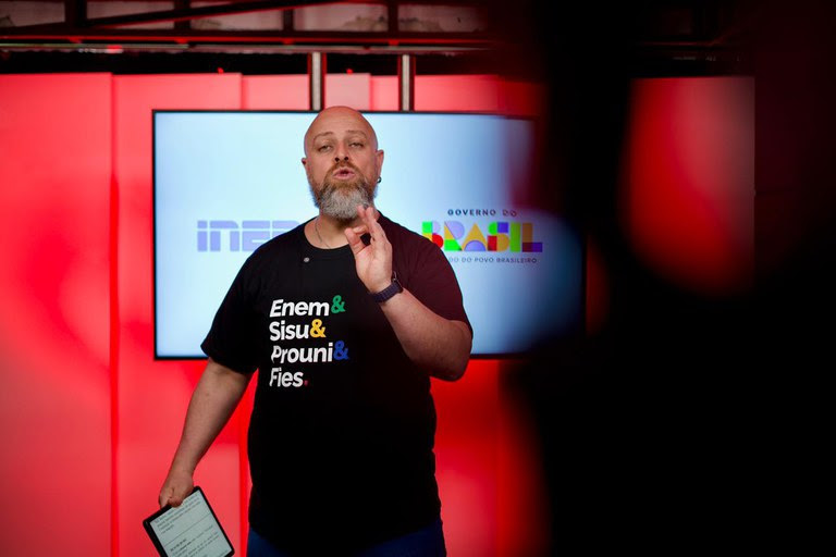 MEC lança série de videoaulas em parceria com o YouTube