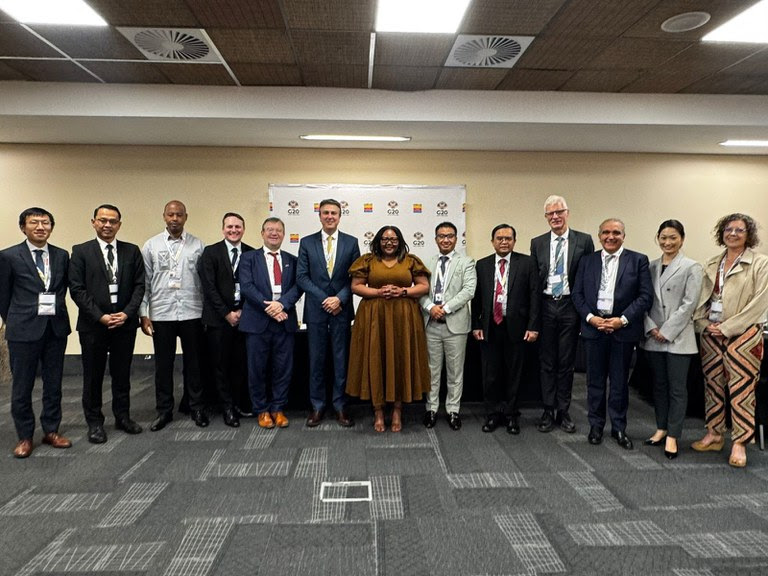 MEC discute criação de coalizão global pela alfabetização