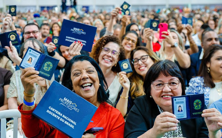 MEC envia mensagem a professores sobre solicitação da CNDB