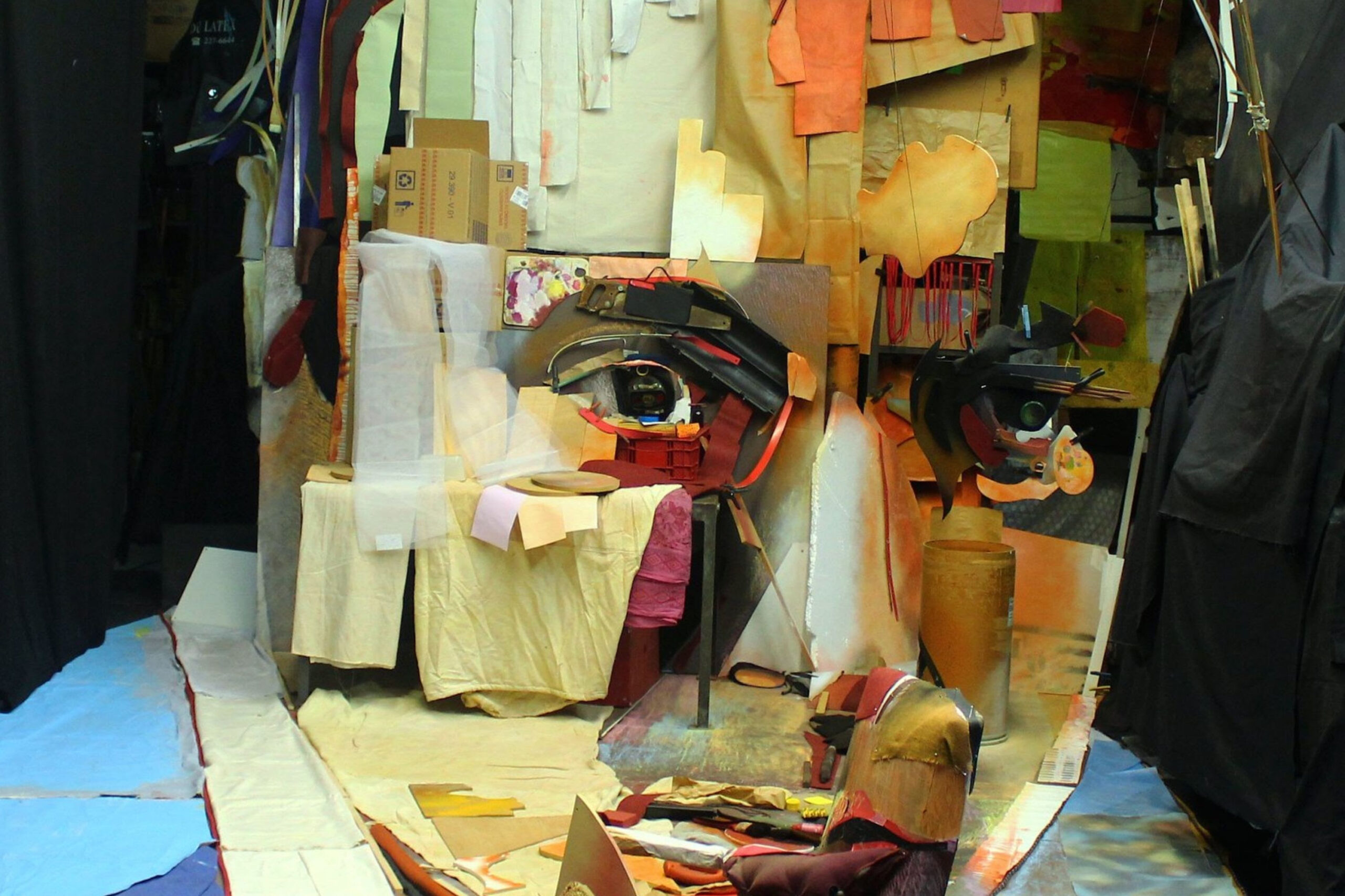 Exposição Cuide-se transforma resíduos em arte e mobiliza Maresias para a sustentabilidade